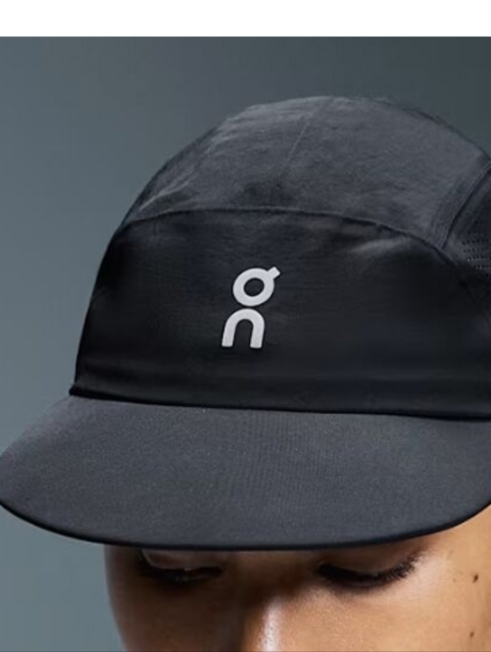 On Running Black Men’s Ultralight 5 Panel Performance Cap with Reflective Logo